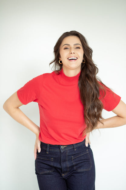 Camiseta Feminina Gola Alta - Vermelha
