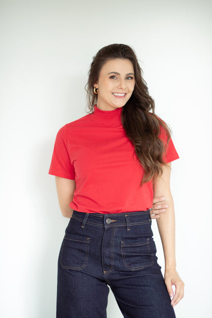 Camiseta Feminina Gola Alta - Vermelha