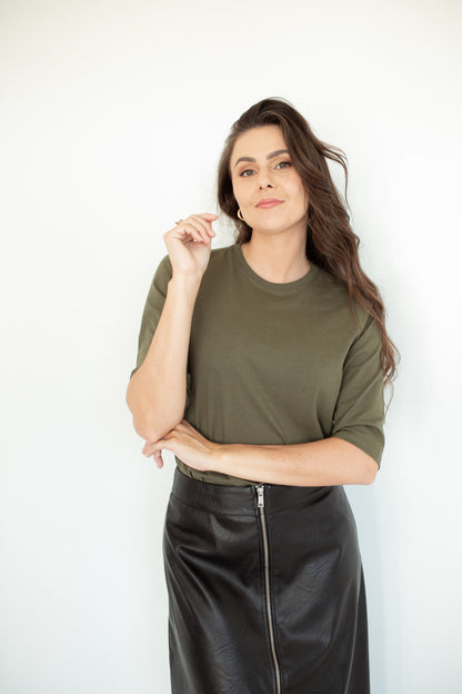 Camiseta Feminina Manga 3/4 Gola Redonda - Verde Olive Night